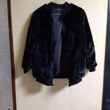 Roccandy 블랙 인조 모피 점퍼