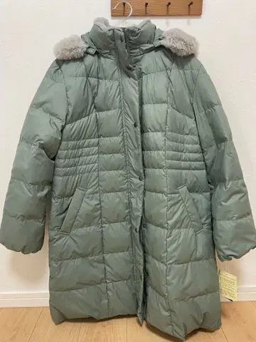 [ 미사용 새상품 ] 후드 부착 다운 코트 (카키) L 사이즈