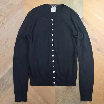 agnes.b 로고 버튼 프레스 가디건 코튼 블랙 y60