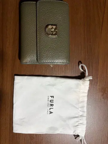 FURLA 3단 폴더형 지갑 카키 수납 가방 포함
