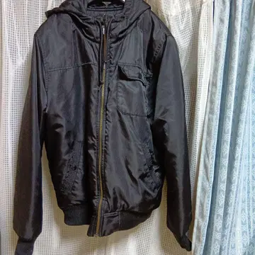 블랙 나일론 자켓 후드 부착