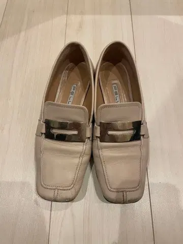 PELLICO 베이지 로퍼