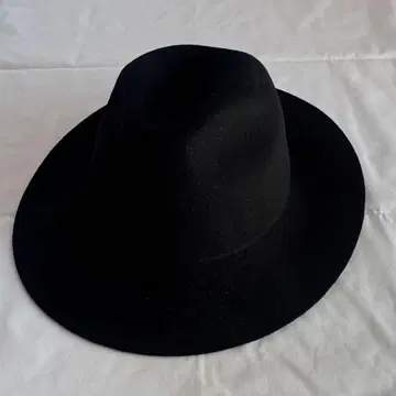 [ 미사용품 ] 햇 블랙 검정 울 라이트 펠트 크러셔블