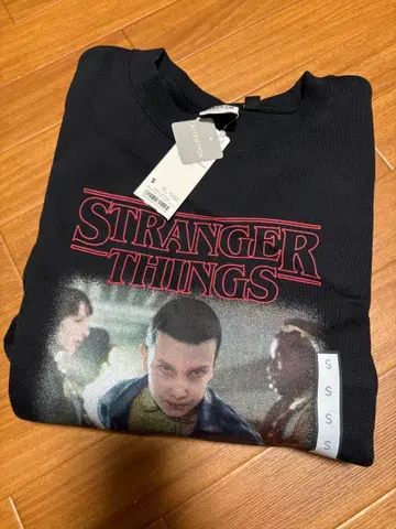 기묘한 이야기 GU 콜라보 맨투맨 트레이닝복