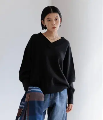 BAYFLOW 힙까지 커버하는 오버사이즈 V넥 니트 블랙