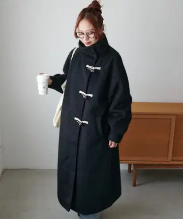 Discoat 샤기 스탠드 카라 더플 코트