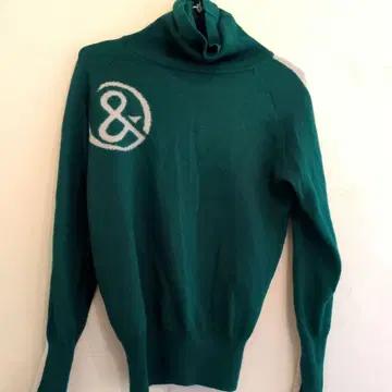 앤퍼시 그린 터틀넥 스웨터