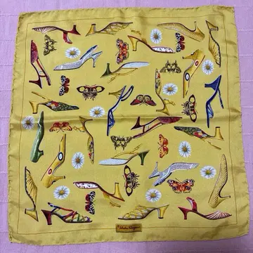 Salvatore Ferragamo 미니 실크 스카프 신발 패턴