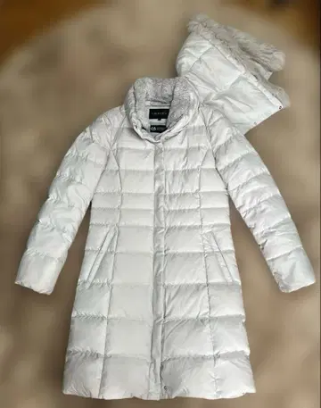 화이트 퀼팅 다운 자켓