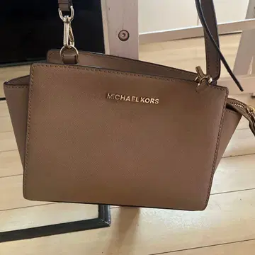 MICHAEL KORS 브라운 숄더백 (새상품급)