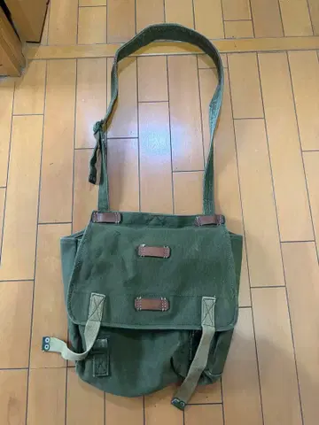 밀리터리풍 숄더백