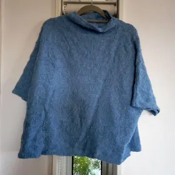 라이트 블루 니트 반팔 상의