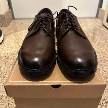 VARISISTA 다크 브라운 가죽 레이스업 슈즈