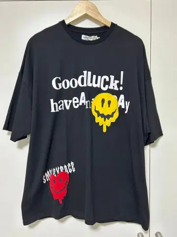 SMILEY FACE Good Luck 반팔 티셔츠