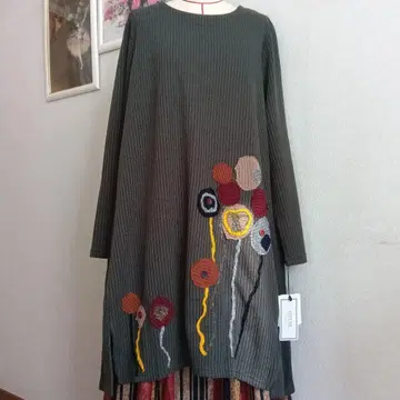 꽃무늬 자수 다크 그린 튜닉