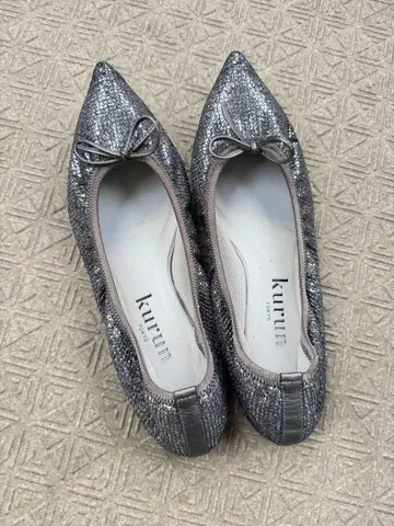 kurun 실버 스틸레토 플랫슈즈