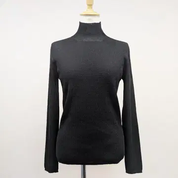 Rene 하이넥 니트 택 포함 미사용품입니다.