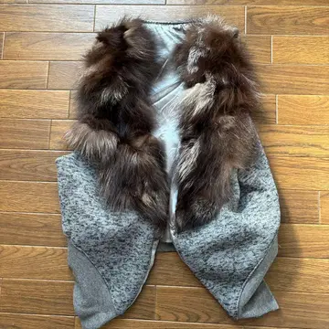 퍼 달린 그레이 슬리브리스 베스트