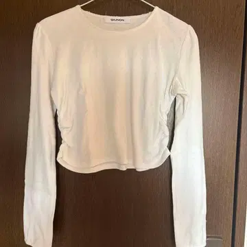 GIUNON 화이트 크롭 긴팔 상의