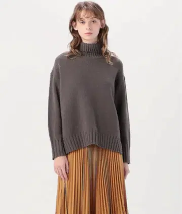 MACPHEE 터틀넥 니트