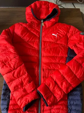 PUMA 빨간색 다운 자켓 후드 부착