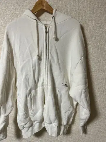 화이트 집업 후드티