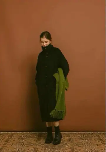 pinue 스탠드 카라 코트 블랙