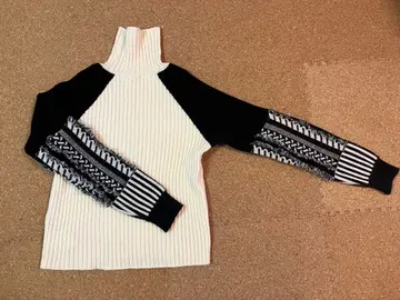 리브 니트 터틀넥 스웨터