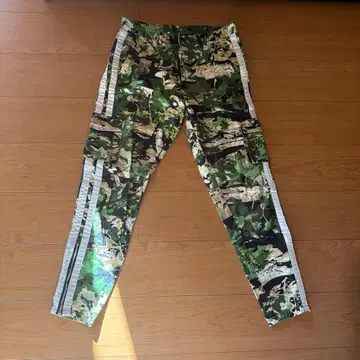 비컴 트리 카모플라쥬 카고 팬츠 포켓 부착