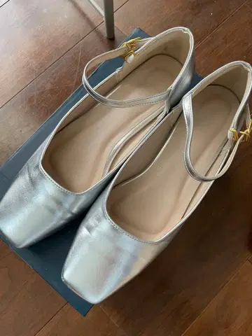 실버 스퀘어토 앵클 스트랩 펌프스