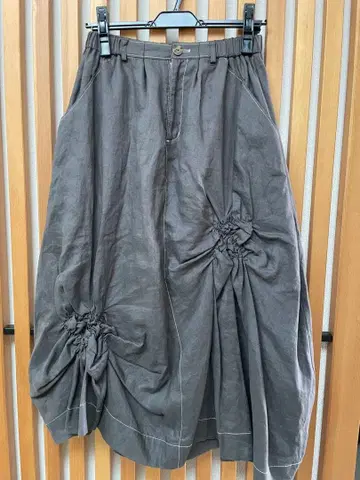 센소유니코 변형 주름 스커트 새상품급