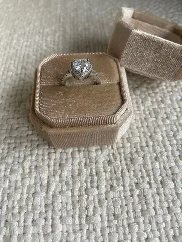 하트 모양 모이사나이트 반지