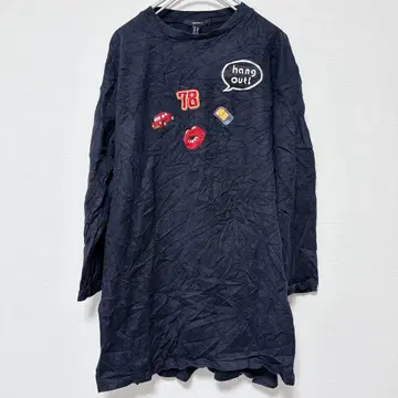 네이비 긴팔 T셔츠 자수 디자인