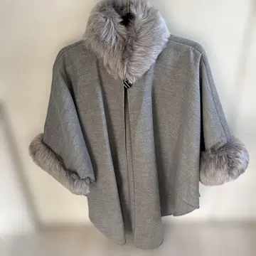 여성용 그레이 퍼(fur) 포함 케이프 코트 L 사이즈
