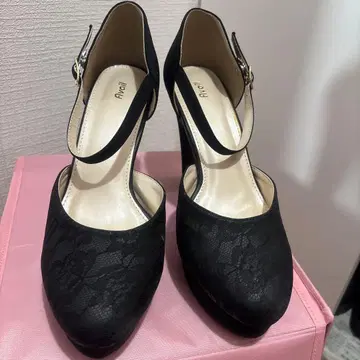 블랙 레이스 하이힐 펌프스