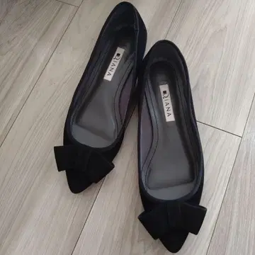 DIANA 스웨이드 리본 플랫슈즈