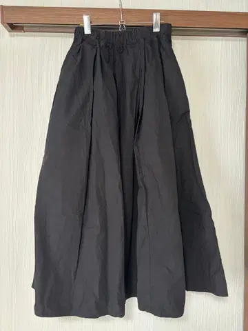 블랙 플레어 스커트 포켓 부착