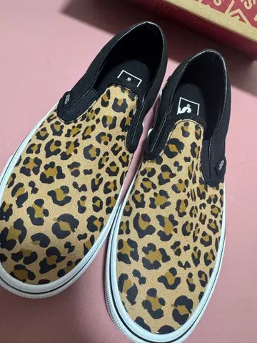 VANS 레오파드 무늬 슬립온