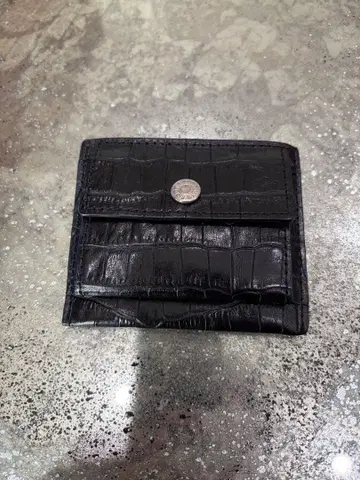 브루클린 뮤지엄 x 투모로우랜드 컴팩트 지갑 악어 무늬 소가죽