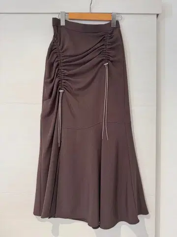 브라운 플레어 스커트 사이드 드로우 스트링