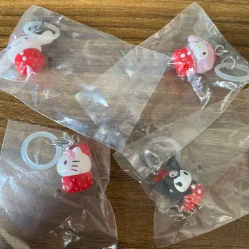 산리오 딸기 메지루시 액세서리 키티 쿠로미 시나몬 마이멜로디 4개