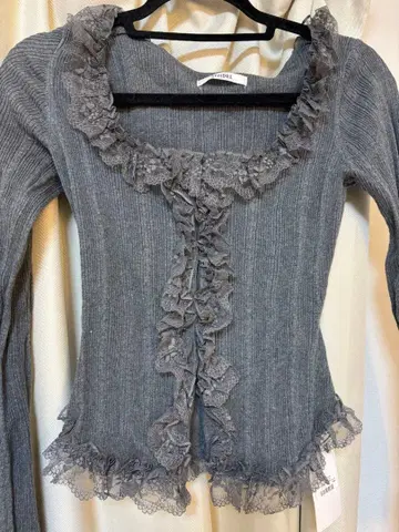 Snidel 프릴 상의