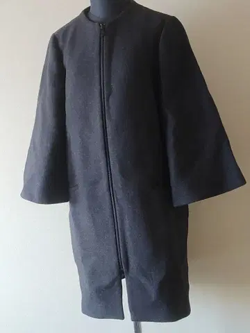 블랙 노카라 코트 플레어 슬리브