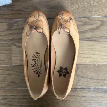 MUKAWA 베이지 플랫슈즈