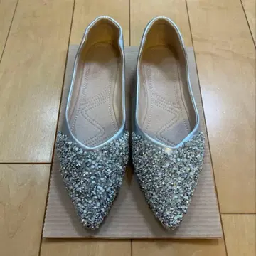 비쥬 장식 실버 플랫슈즈