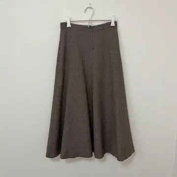 새상품급 MADISONBLUE 체크 무늬 울 플레어 스커트 00