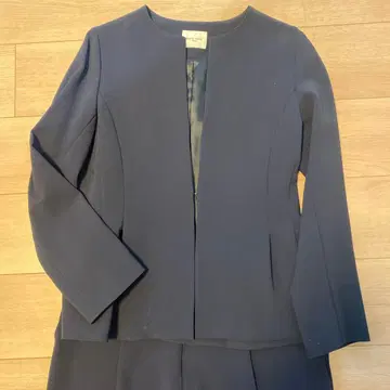 네이비 노카라 자켓과 슬랙스 세트