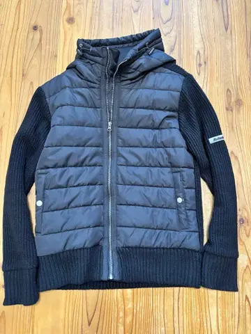 베린다 후드 부착 블랙 퀼팅 자켓