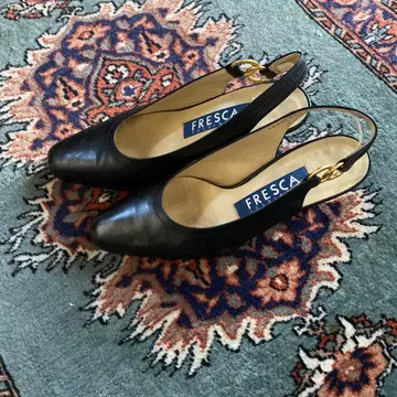 FRESCA 블랙 슬링백 펌프스