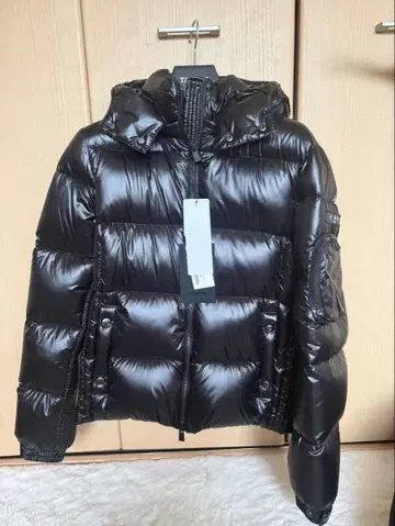 TATRAS 블랙 후드 부착 다운 자켓